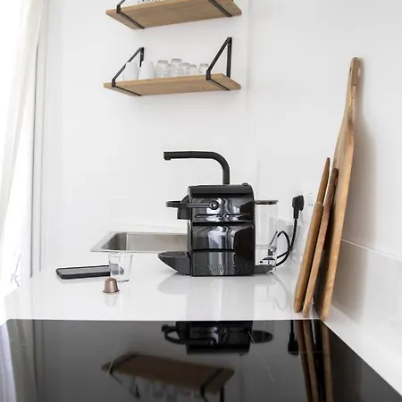 Lägenhet Centre D'antibes - 2 Chambres Avec Parking *