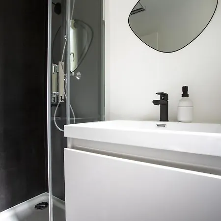 Centre D'antibes - 2 Chambres Avec Parking Lägenhet *