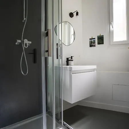 Centre D'antibes - 2 Chambres Avec Parking Lägenhet *